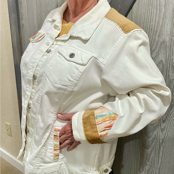 New Look White Jean Jacket with Embellished Sleeves - Picture 4 of 7